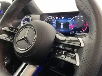 Photo 24 Mercedes GLB  200 d 8G-DCT