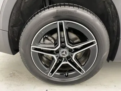 Photo 18 Mercedes GLB  200 d 8G-DCT