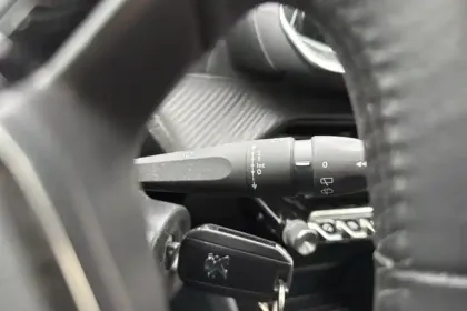 Photo 24 Peugeot 208  BLUEHDI 100 S&S BVM6