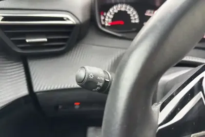 Photo 22 Peugeot 208  BLUEHDI 100 S&S BVM6