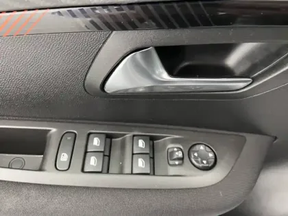 Photo 56 Peugeot 208  BLUEHDI 100 S&S BVM6