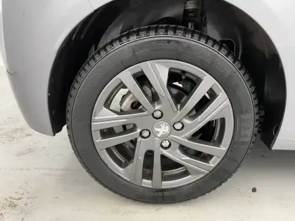 Photo 43 Peugeot 208  BLUEHDI 100 S&S BVM6