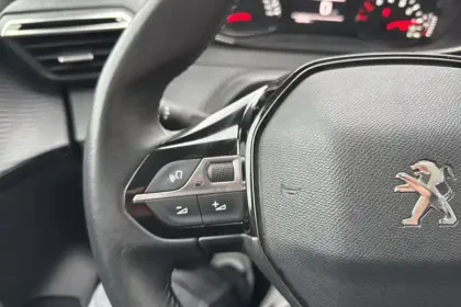 Photo 20 Peugeot 208  BLUEHDI 100 S&S BVM6