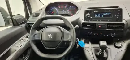 Photo 12 Peugeot Partner  FOURGON STANDARD 1000 KG BLUEHDI 100 S&S BVM5