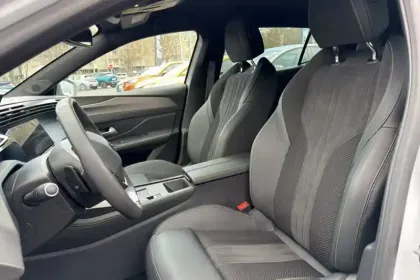 Photo 45 Peugeot 408  Hybrid 136 e-DCS6