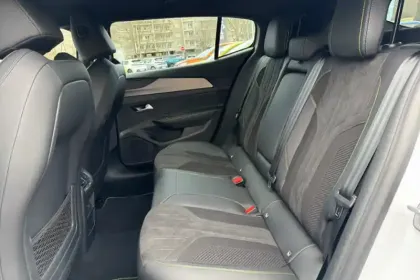 Photo 10 Peugeot 408  Hybrid 136 e-DCS6