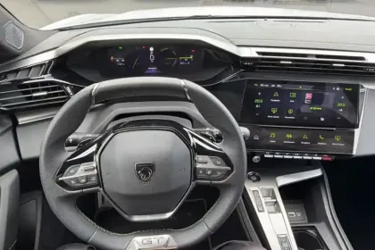 Photo 17 Peugeot 408  Hybrid 136 e-DCS6