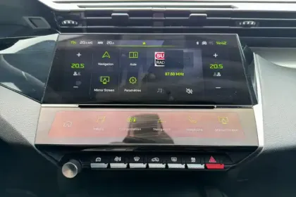 Photo 34 Peugeot 408  Hybrid 136 e-DCS6