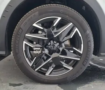 Photo 17 Peugeot 5008  Hybrid 145 e-DCS6