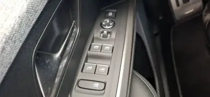 Photo 73 Peugeot 5008  Hybrid 145 e-DCS6