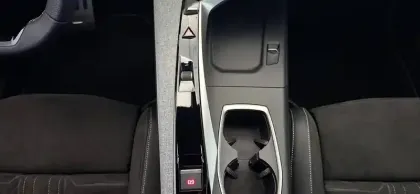 Photo 26 Peugeot 5008  Hybrid 145 e-DCS6