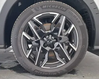 Photo 18 Peugeot 5008  Hybrid 145 e-DCS6