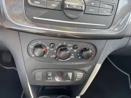 Photo 24 Dacia Sandero  SCe 75