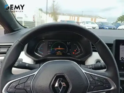 Photo 13 Renault Clio  E-Tech full hybrid 145