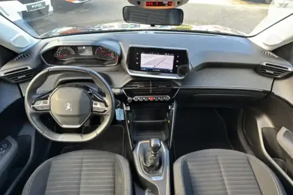 Photo 16 Peugeot 208  PureTech 100 S&S BVM6