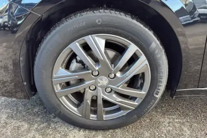 Photo 8 Peugeot 208  PureTech 100 S&S BVM6