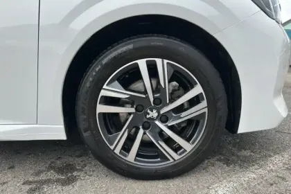 Photo 29 Peugeot 208  PureTech 100 S&S BVM6