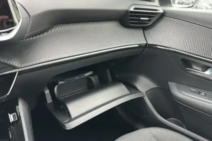 Photo 20 Peugeot 208  PureTech 100 S&S BVM6