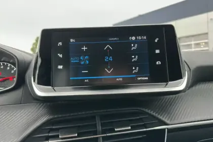 Photo 16 Peugeot 208  PureTech 100 S&S BVM6