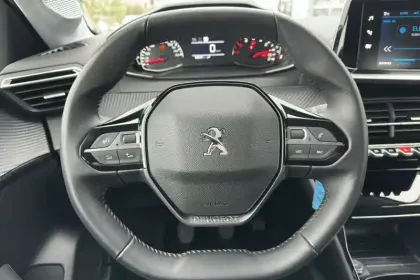 Photo 13 Peugeot 208  PureTech 100 S&S BVM6