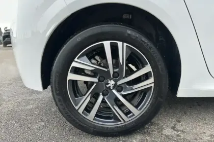 Photo 28 Peugeot 208  PureTech 100 S&S BVM6