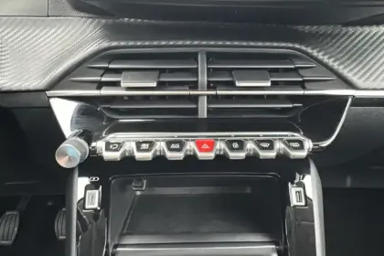 Photo 18 Peugeot 208  PureTech 100 S&S BVM6