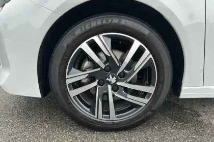 Photo 26 Peugeot 208  PureTech 100 S&S BVM6