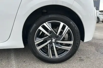 Photo 27 Peugeot 208  PureTech 100 S&S BVM6