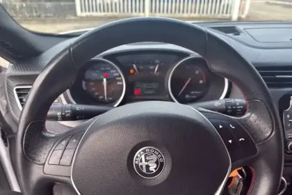 Photo 16 Alfa Romeo Giulietta  Série 2 2.0 JTDm 150 ch S&S