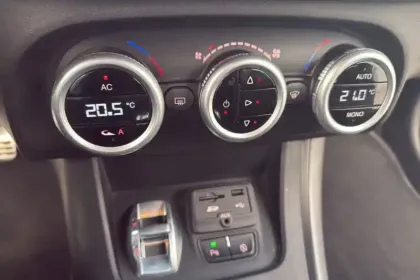 Photo 24 Alfa Romeo Giulietta  Série 2 2.0 JTDm 150 ch S&S