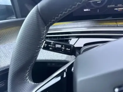 Photo 16 Peugeot 3008  Hybrid 145 e-DCS6 GT