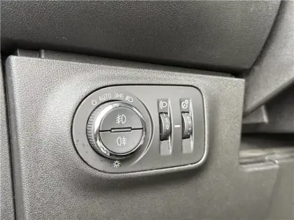 Photo 42 Opel Corsa Gén. V Ph1 NG Excite 3