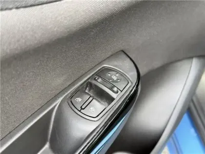 Photo 74 Opel Corsa Gén. V Ph1 NG Excite 3