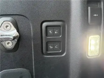 Photo 13 Land rover Defender 110 P300E PHEV BVA8 X-DYNAMIC