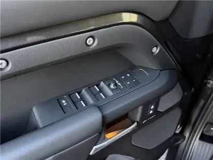 Photo 17 Land rover Defender 110 P300E PHEV BVA8 X-DYNAMIC