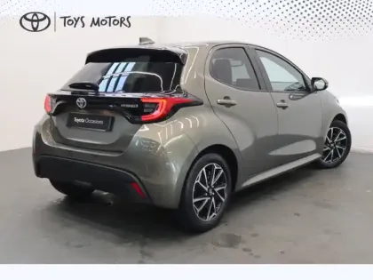 Photo 6 Toyota Yaris Hybride 116h Design Pack .