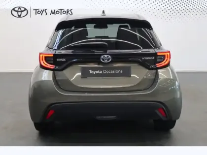 Photo 8 Toyota Yaris Hybride 116h Design Pack .