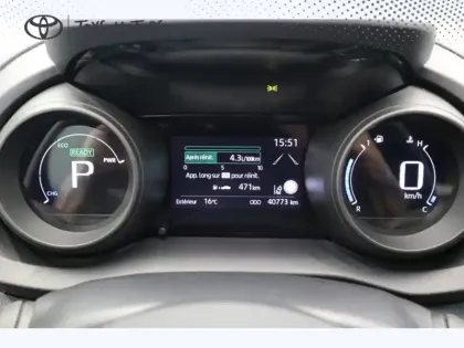 Photo 26 Toyota Yaris Hybride 116h Design Pack .