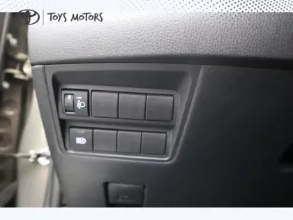 Photo 12 Toyota Yaris Hybride 116h Design Pack .