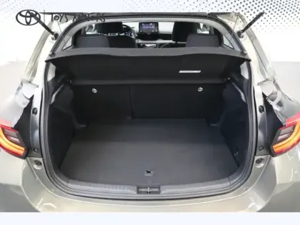 Photo 17 Toyota Yaris Hybride 116h Design Pack .