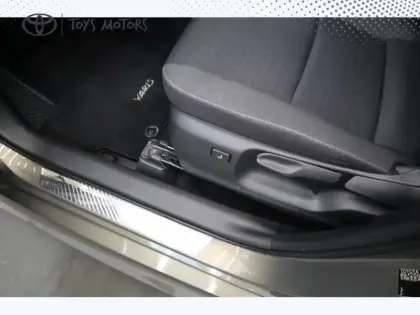 Photo 27 Toyota Yaris Hybride 116h Design Pack .