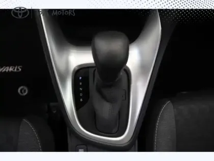 Photo 13 Toyota Yaris Hybride 116h Design Pack .