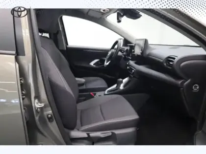 Photo 21 Toyota Yaris Hybride 116h Design Pack .