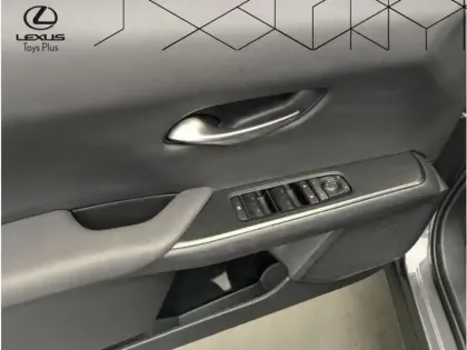 Photo 12 Lexus UX 300h 2WD F SPORT DESIGN