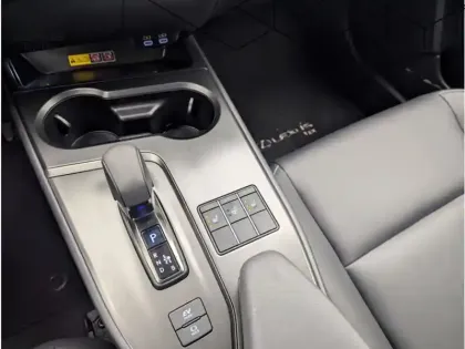 Photo 19 Lexus UX 300h 2WD F SPORT DESIGN