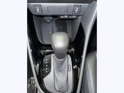 Photo 11 Toyota Yaris Hybride 130h Première PREMIERE