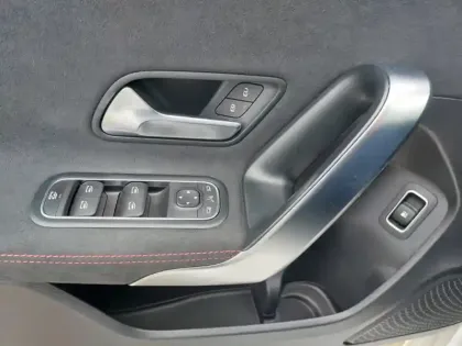 Photo 18 Mercedes Classe A 250 e AMG Line