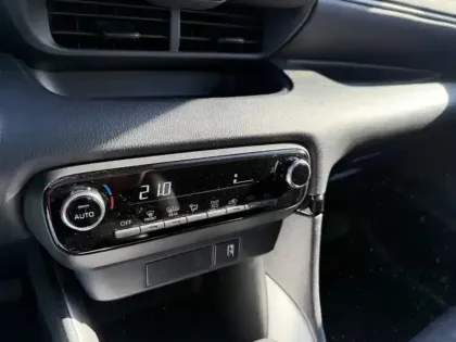 Photo 14 Toyota Yaris Hybride 116h Design Pack