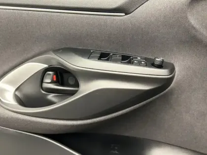 Photo 20 Toyota Yaris 116h Dynamic