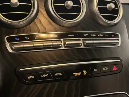 Photo 16 Mercedes Classe C 220 d 4MATIC AMG Line